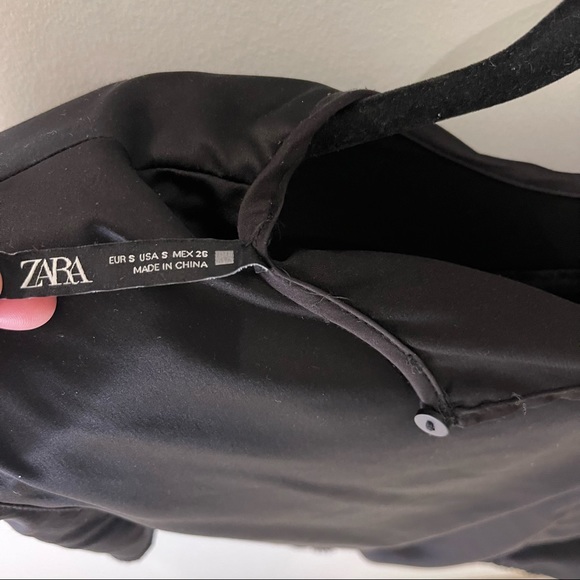 Zara satin effect black crop top with shoulder pads size small - Picture 3 of 4